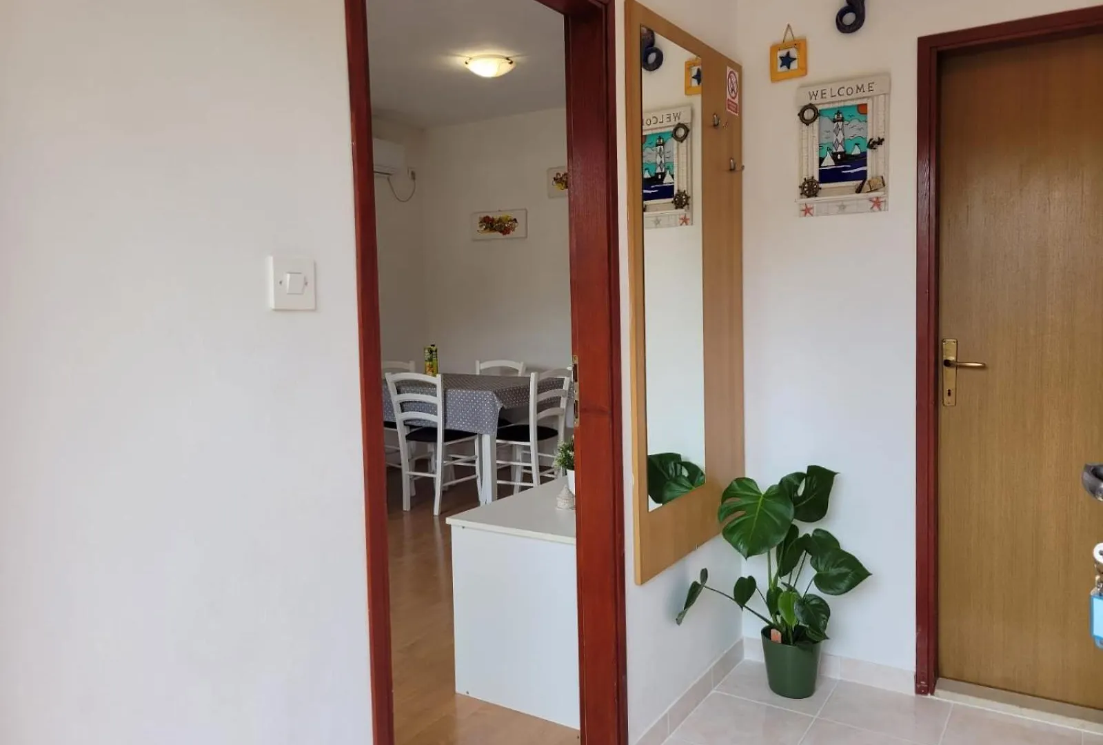 Apartman Mica Valbandon 0*,